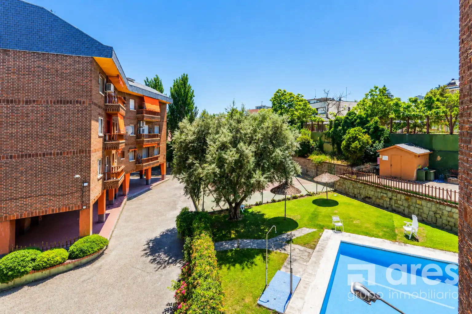 Außenansicht von Wohnung zum Verkauf in Pozuelo de Alarcón mit Klimaanlage, Heizung und Terrasse