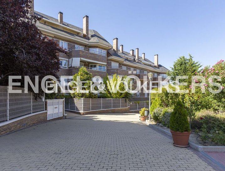 Exterior view of Apartment for sale in Majadahonda  with Air Conditioner, Heating and Private garden