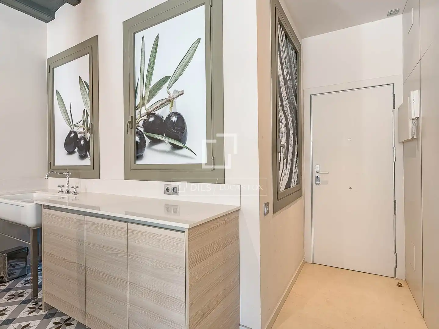 Wohnung zum Verkauf in Barcelona mit Klimaanlage, Heizung und Möbliert