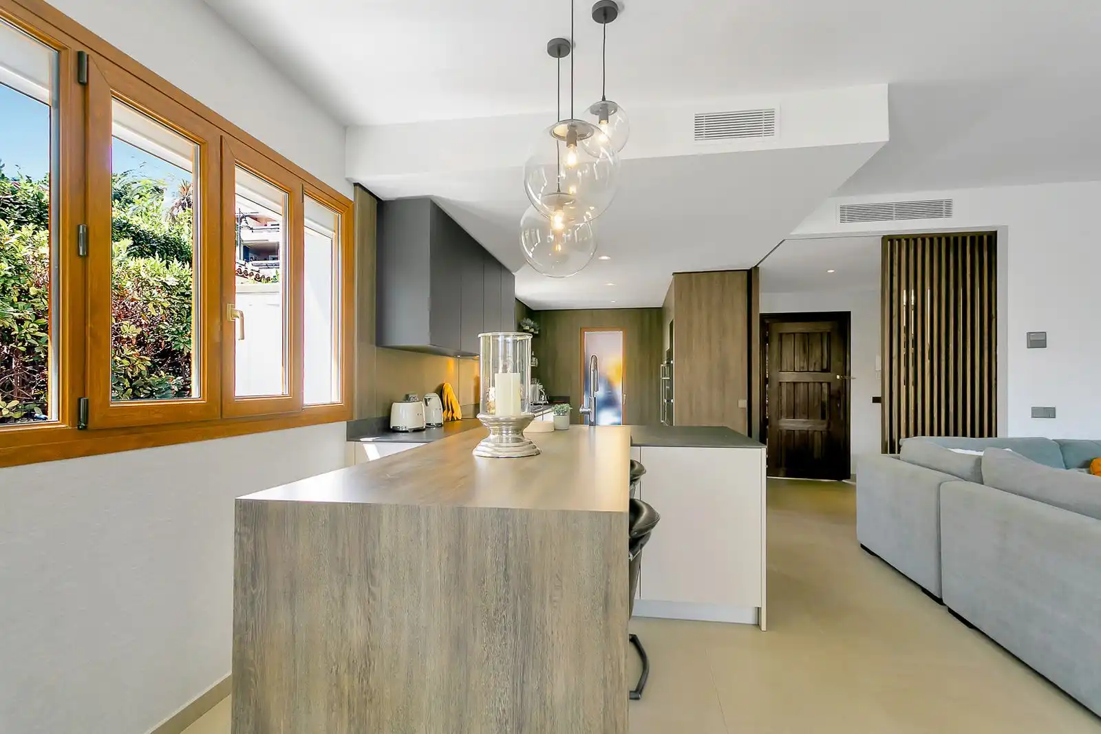Küche von Einfamilien-Reihenhaus zum Verkauf in Estepona mit Privatgarten, Terrasse und Möbliert