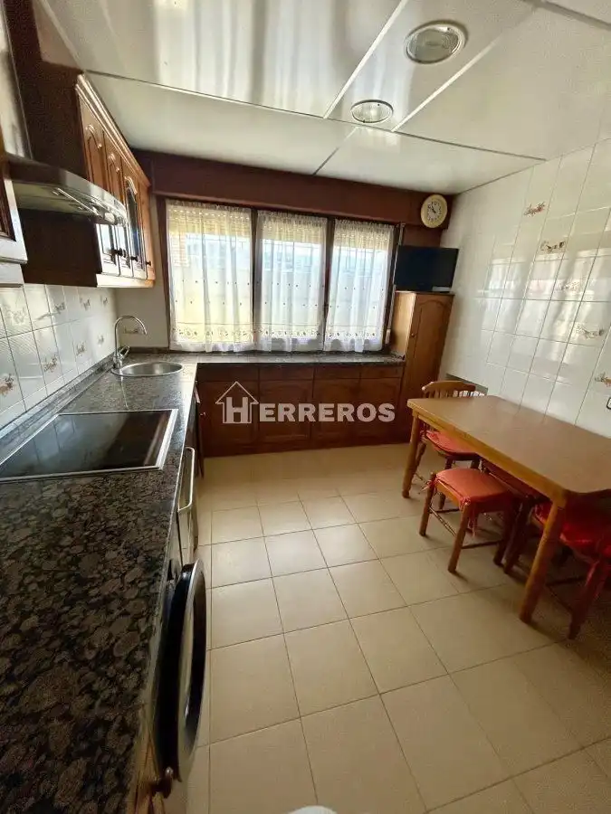 Cocina de Casa adosada en venta en Baños de Río Tobía con Aire acondicionado, Calefacción y Parquet