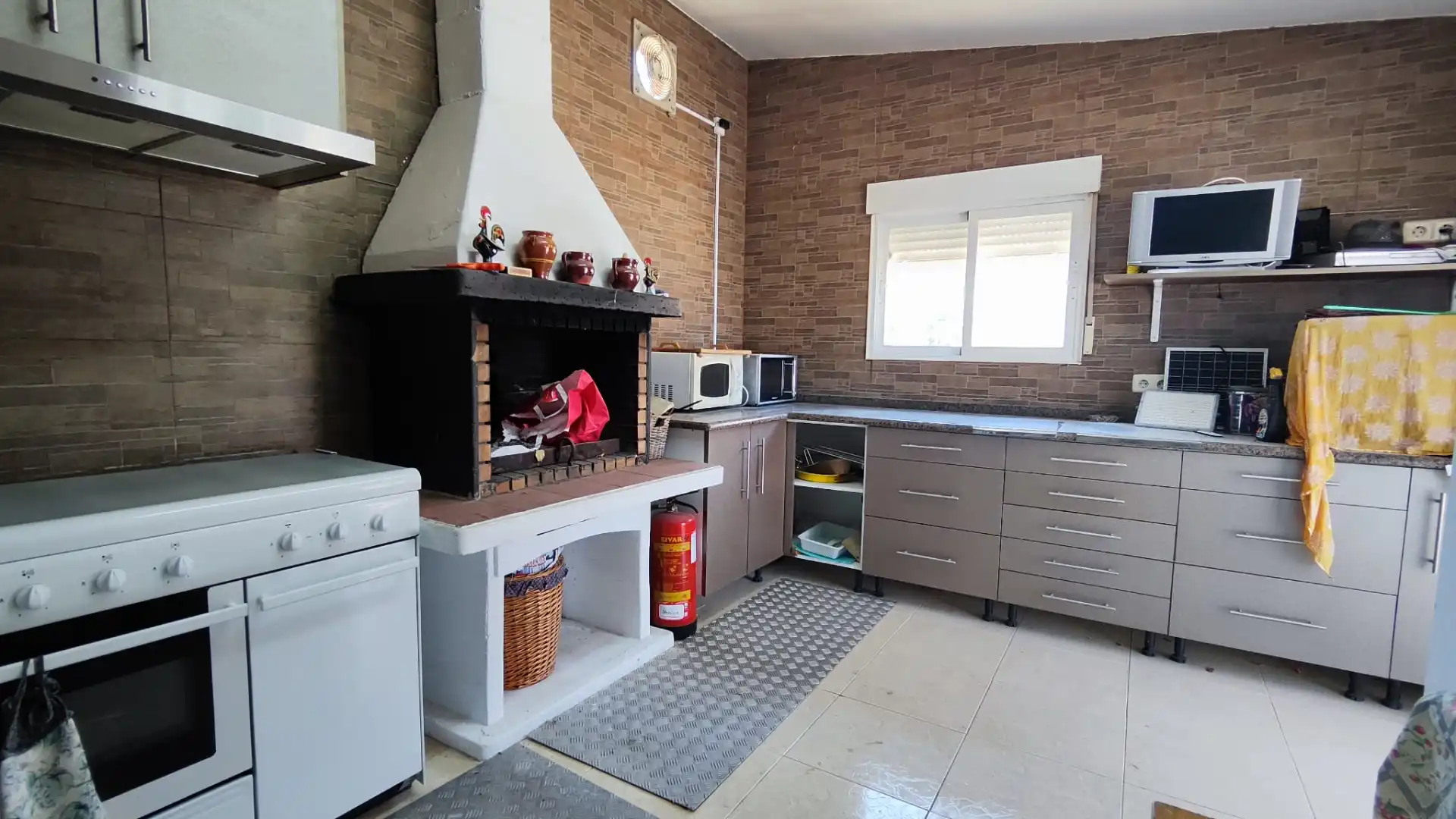 Cuina de Casa o xalet en venda en Barajas de Melo amb Calefacció, Jardí privat i Terrassa