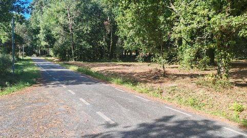 Finca con robles en venta Dodro junto el campo de la fiesta.