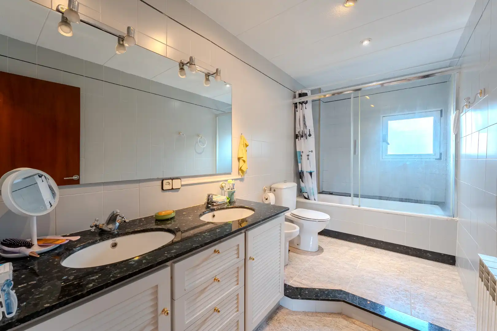 Baño de Piso en venta en Girona con Amueblado
