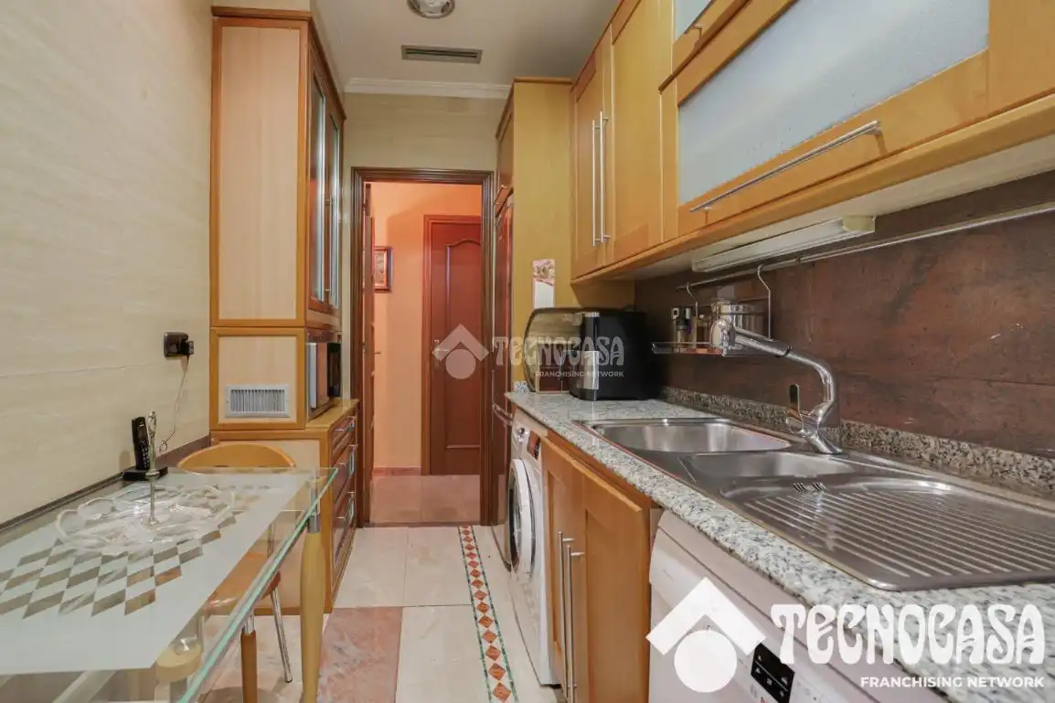 Cocina de Piso en venta en Barcelona con Calefacción y Balcón