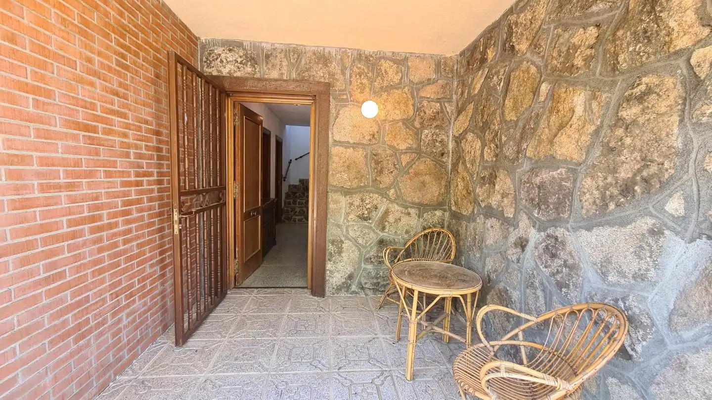 Houses for sale in La Adrada   with Private garden