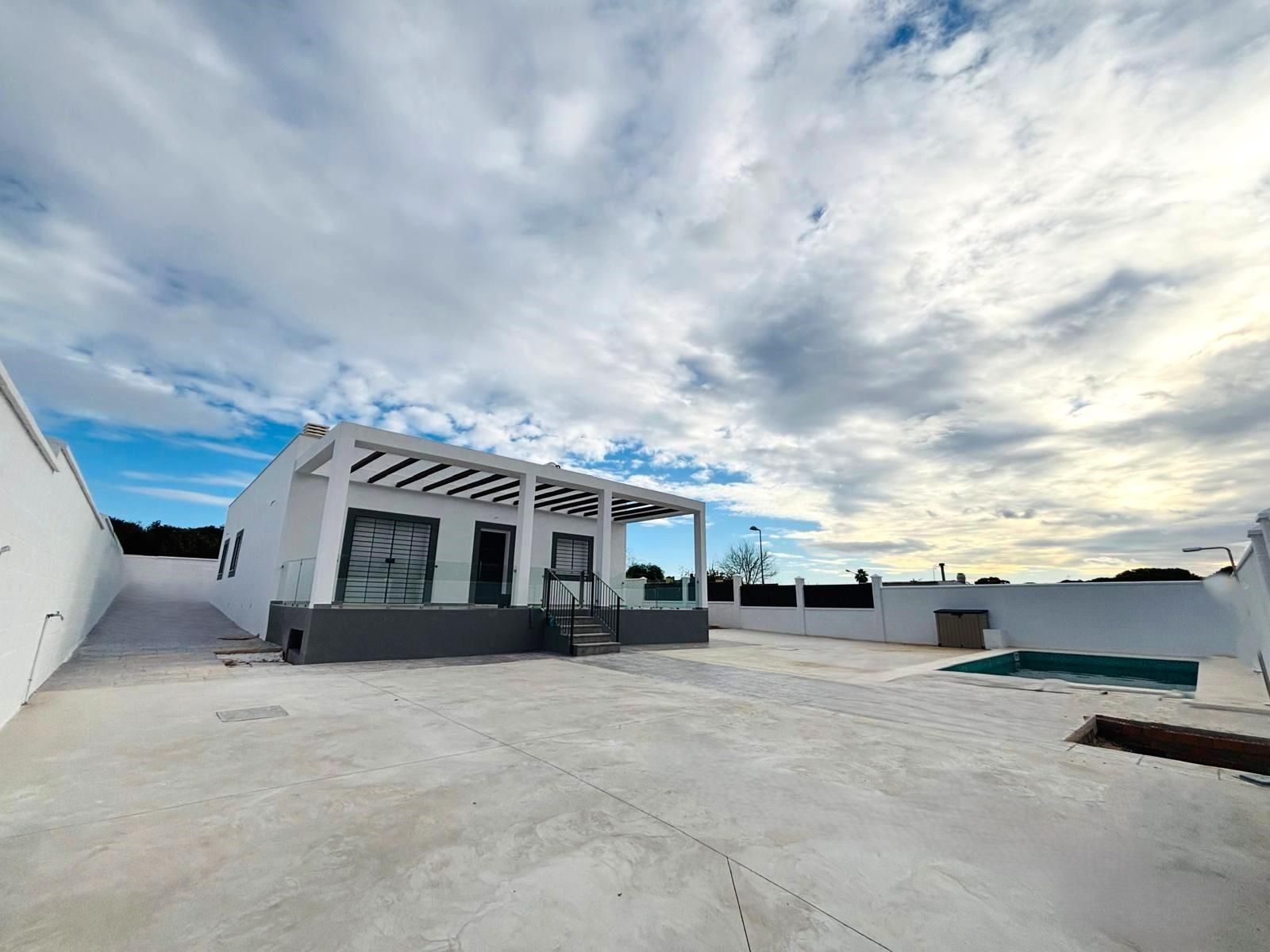 Exterior view of House or chalet for sale in Alcalá de Guadaira  with Air Conditioner, Heating and Private garden