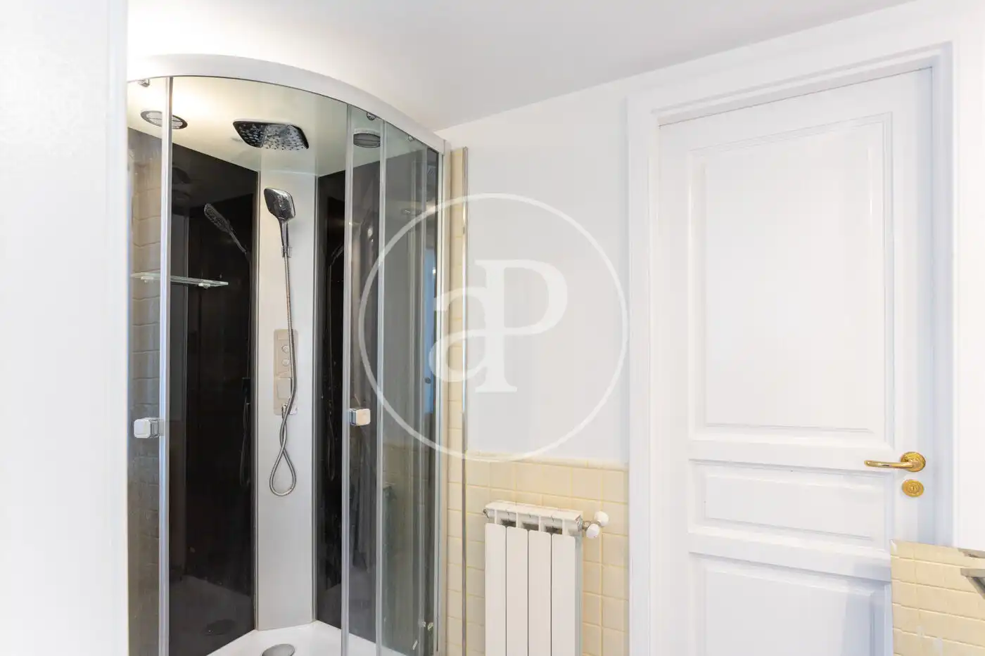 Bathroom of Houses for rent in Barcelona  with Air Conditioner, Heating and Private garden