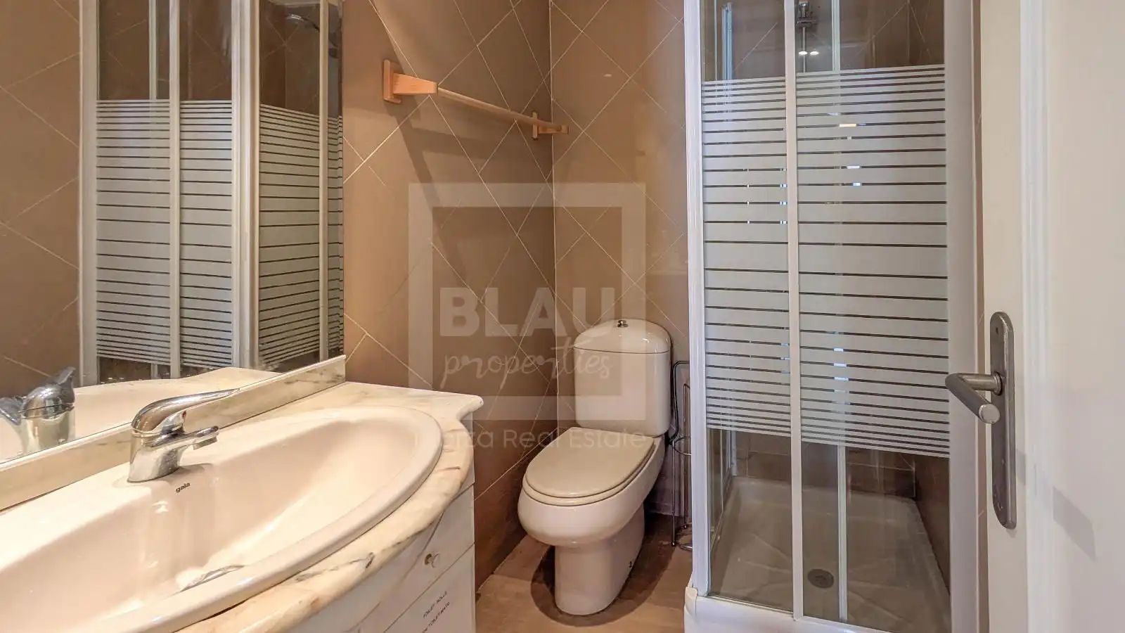 Badezimmer von Dachboden zum Verkauf in Sant Josep de sa Talaia mit Klimaanlage, Terrasse und Schwimmbad