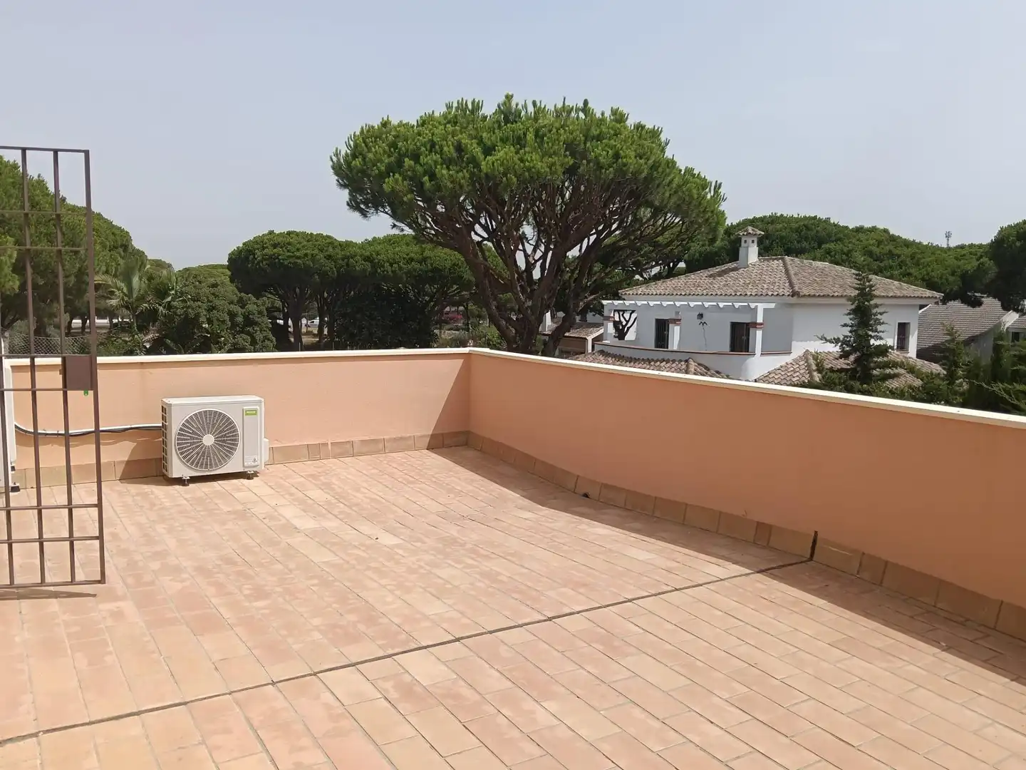 Terrassa de Casa o xalet en venda en Conil de la Frontera amb Aire condicionat, Jardí privat i Terrassa