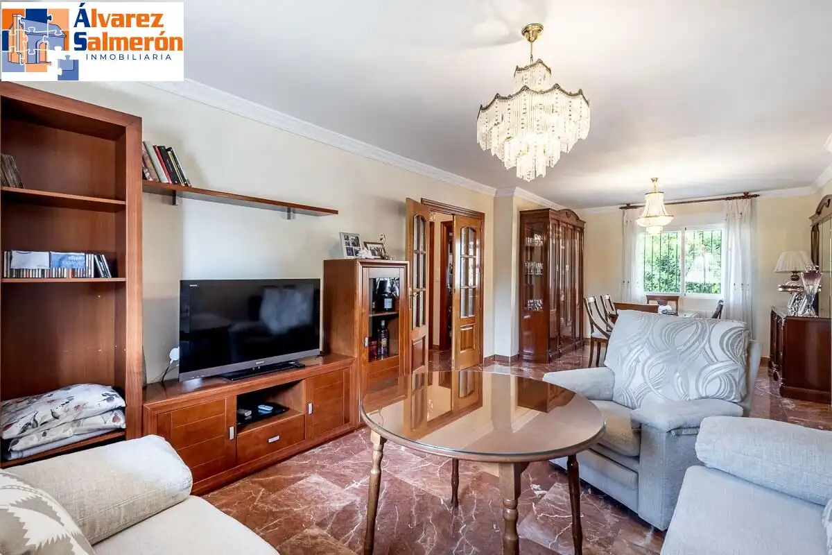 Casa pareada con piscina en venta en Calle CARLOS CANO (HI), imagen 8