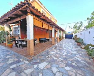 Vista exterior de Casa adosada en venda en San Vicente del Raspeig / Sant Vicent del Raspeig amb Calefacció, Jardí privat i Terrassa