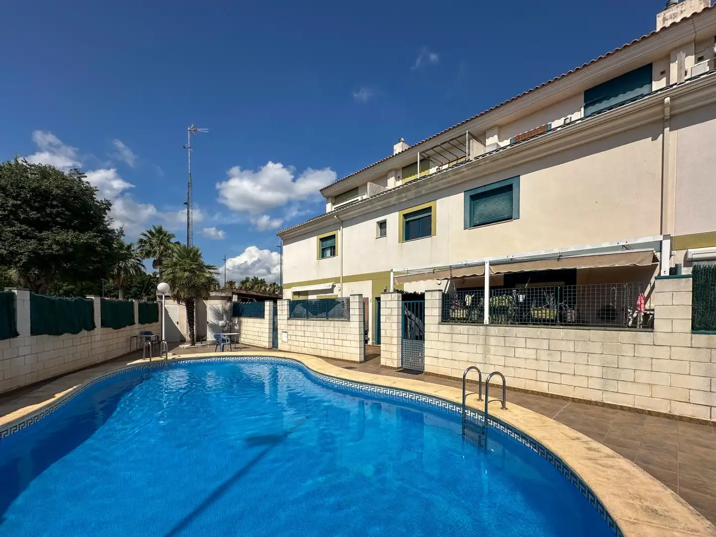 Schwimmbecken von Einfamilien-Reihenhaus zum Verkauf in Gandia mit Gemeinschaftspool