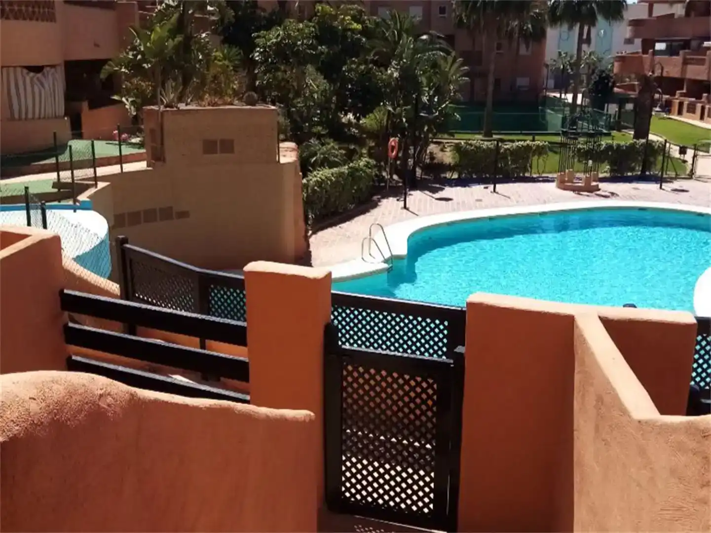 Piscina de Apartament de lloguer en El Ejido amb Aire condicionat, Jardí privat i Piscina