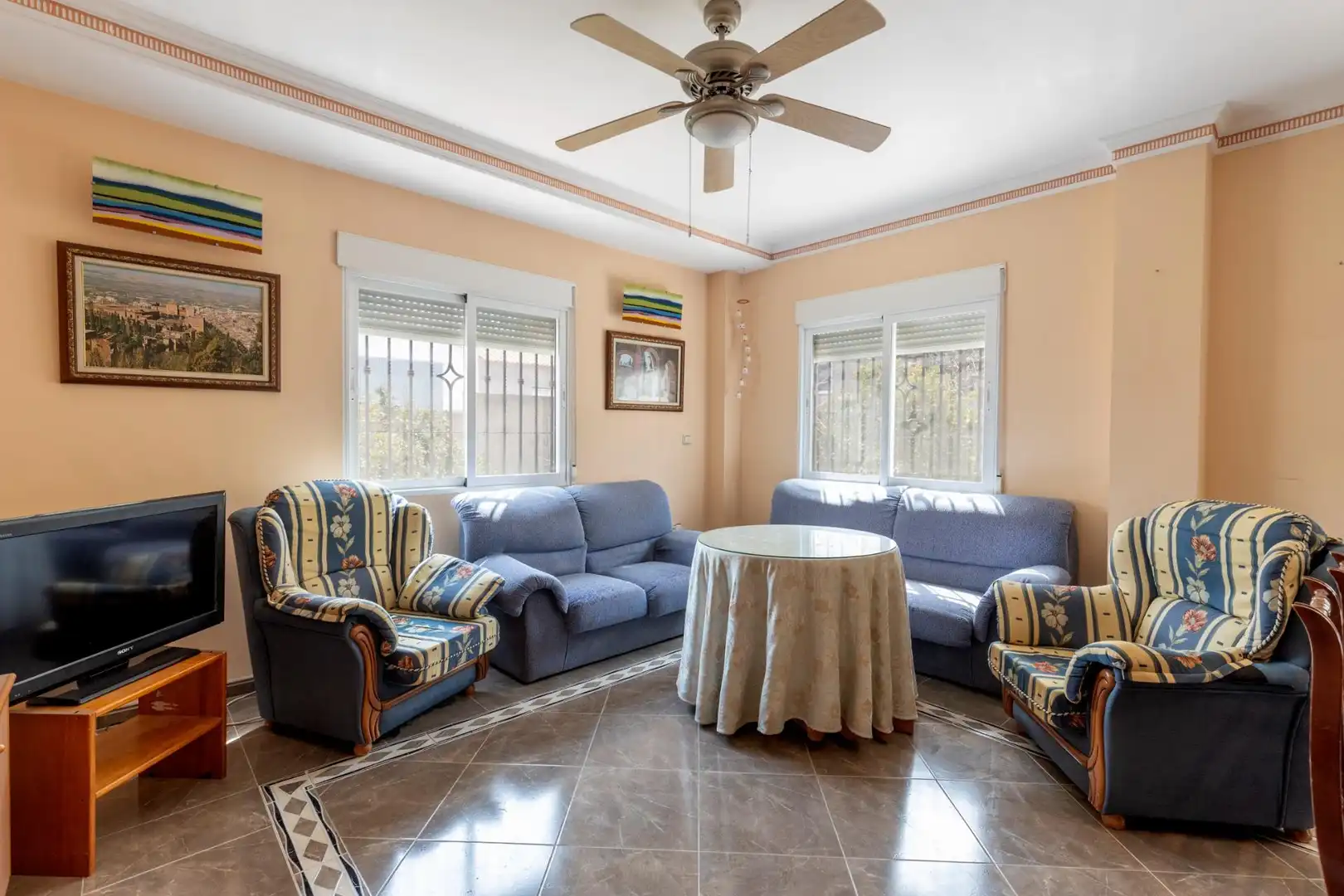 Sala de estar de Casa o chalet en venta en Escúzar con Terraza y Piscina