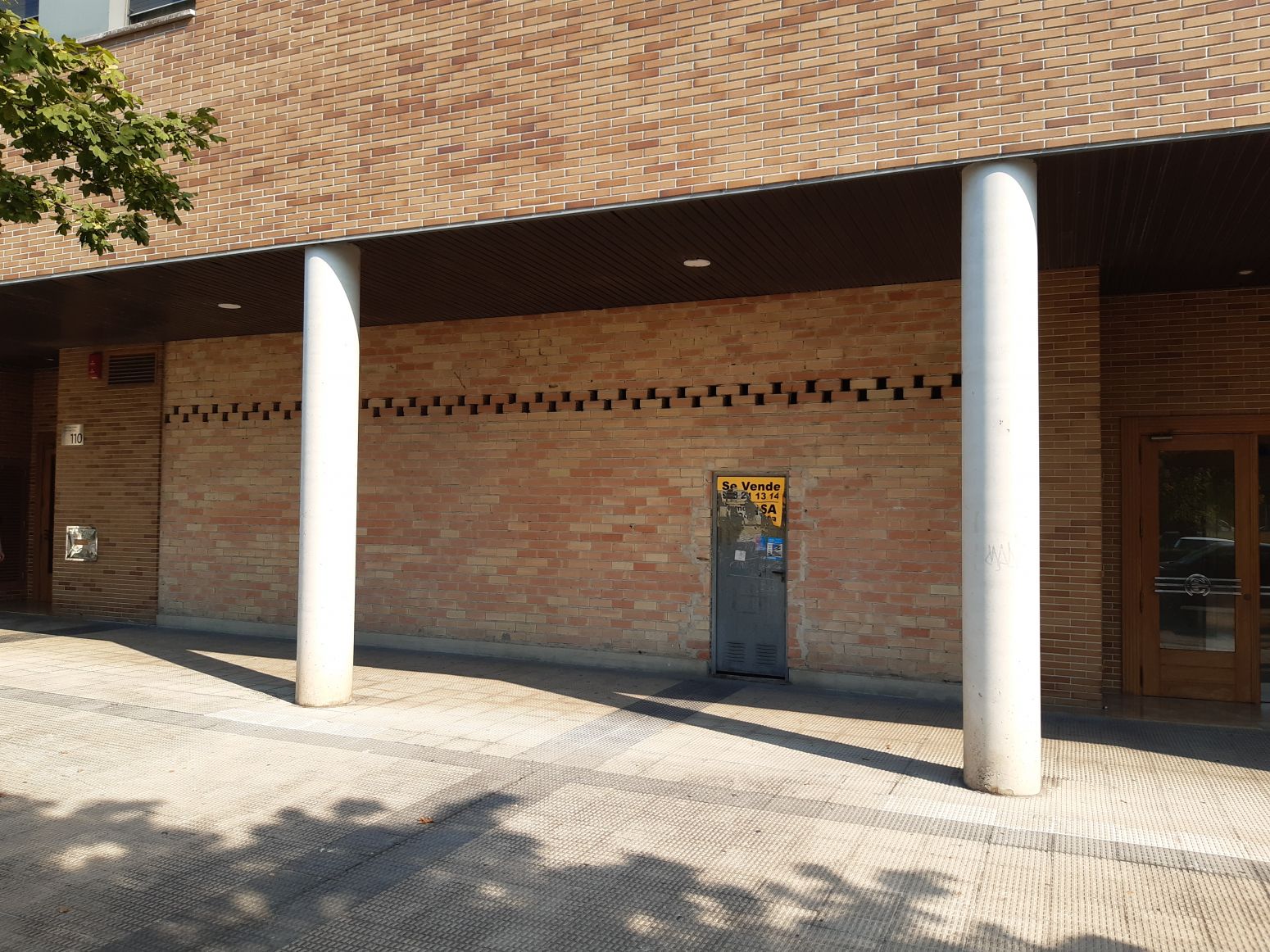 Exterior view of Premises for sale in  Pamplona / Iruña