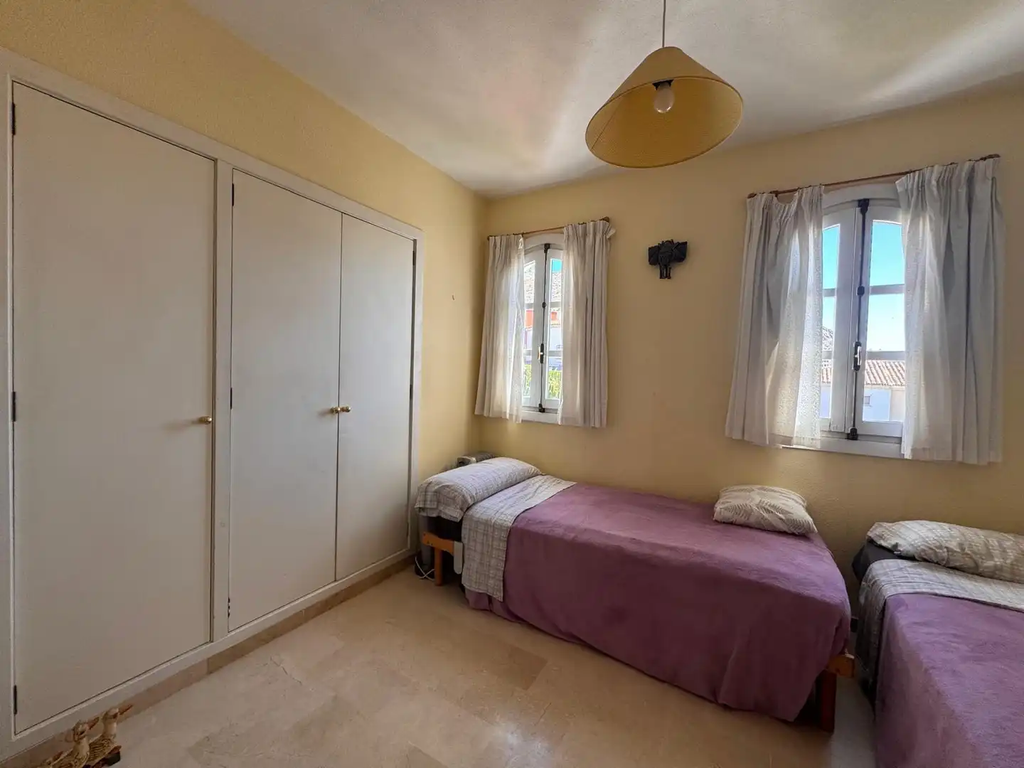 Dormitori de Casa adosada en venda en Finestrat amb Jardí privat, Terrassa i Moblat