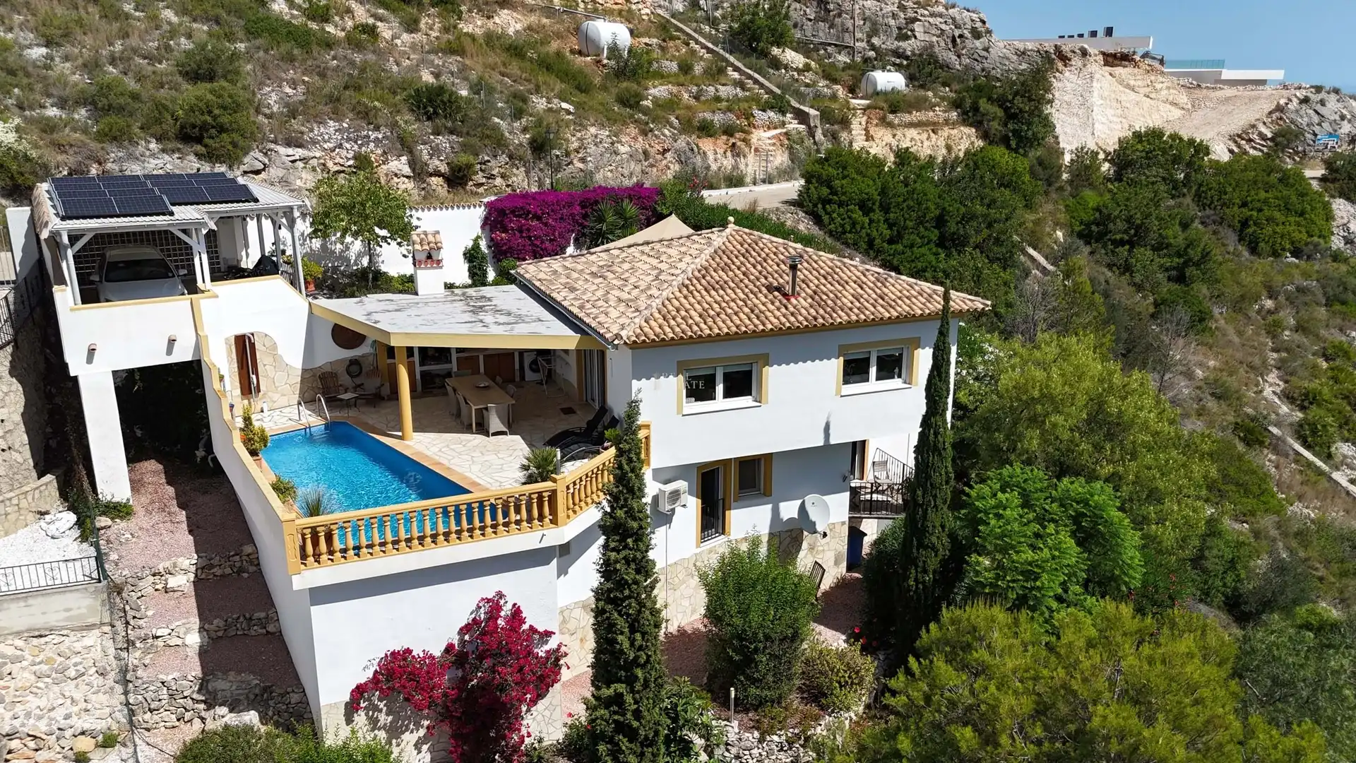 Casa amb terrassa en venda a Carrer Riu D'Alcoi