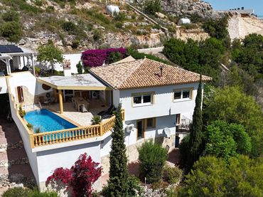 Casa amb balcó en venda a Carrer Riu D'Alcoi