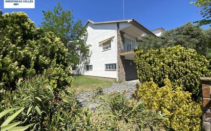 Vista exterior de Casa o xalet en venda en Lliçà de Vall amb Terrassa i Piscina