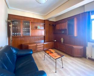 Sala d'estar de Pis en venda en Vitoria - Gasteiz amb Calefacció, Traster i Moblat