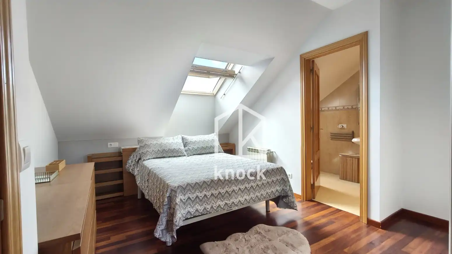 Bedroom of Flat for rent in Navia  with Heating, Parquet flooring and Furnished