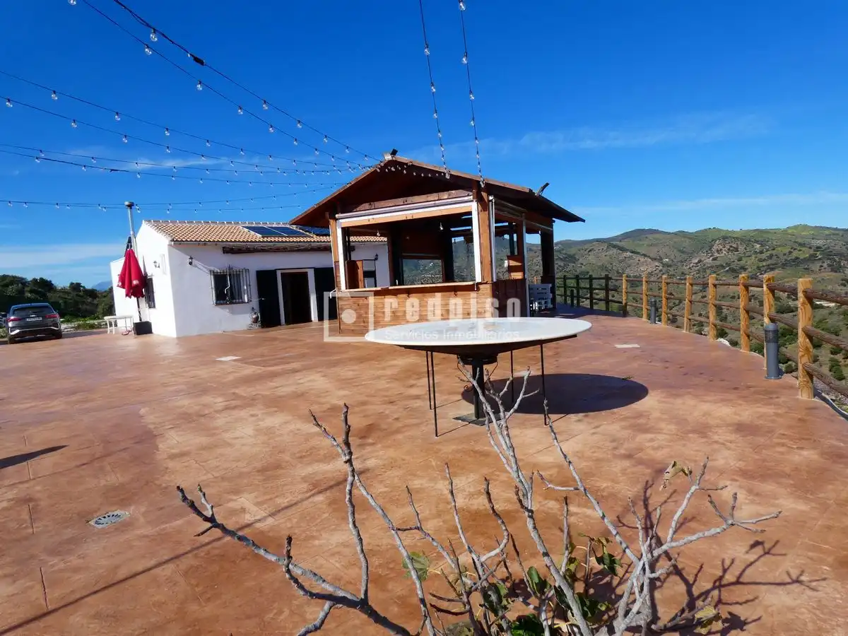 Houses for sale in Almogía  with Air Conditioner and Alarm