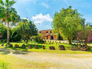 Country house with pool for sale in Algaida
