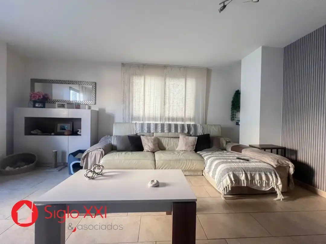 Appartamento con balcone in vendita a Centro