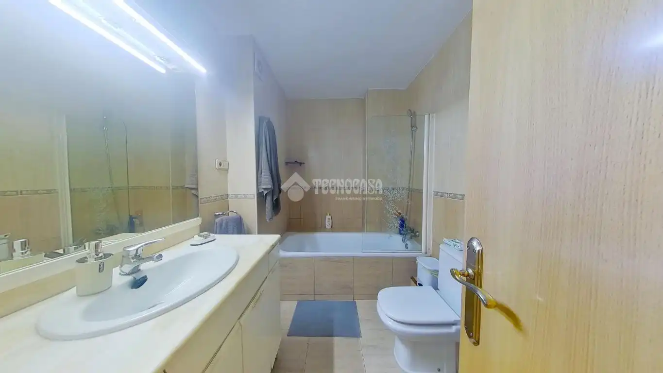 Bathroom of Flat for sale in Cerdanyola del Vallès  with Air Conditioner, Heating and Balcony