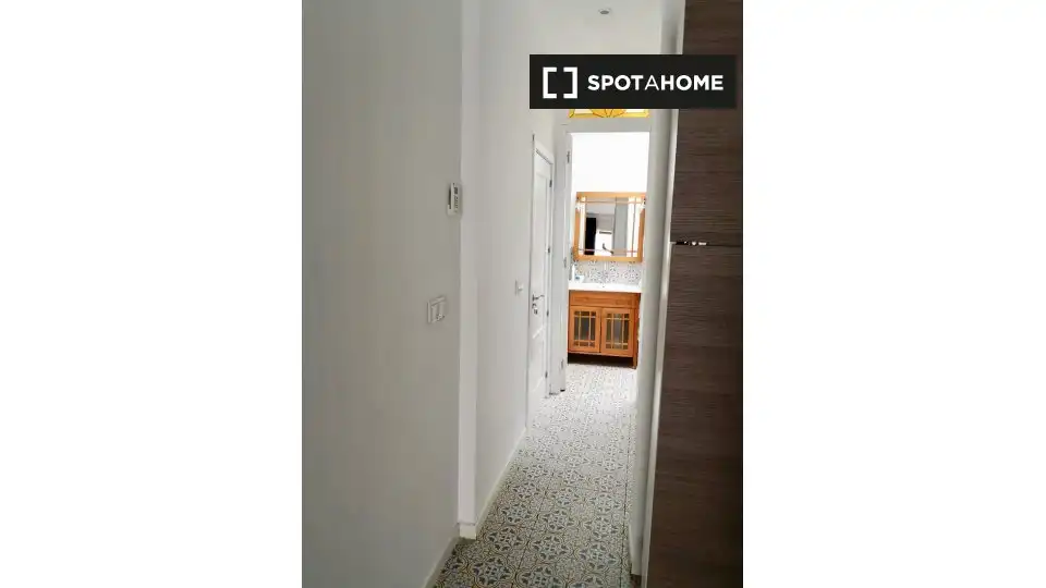 Room in Cortes - Huertas