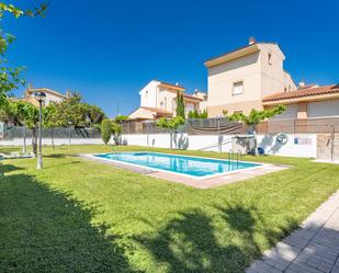 Piscina de Casa adosada en venda en Cambrils amb Calefacció