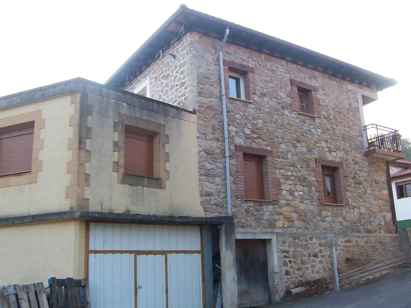 Vista exterior de Casa o chalet en venta en Soba con Jardín privado, Terraza y Amueblado