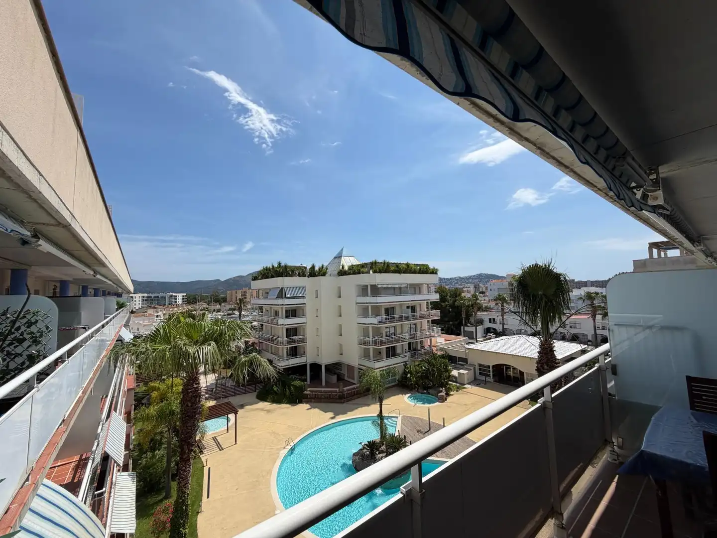 Vista exterior de Ático en venta en Roses con Aire acondicionado, Parquet y Terraza
