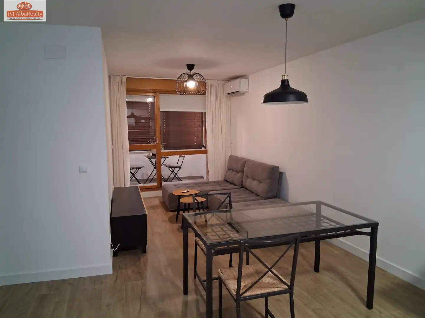 Sala d'estar de Apartament de lloguer en Albacete amb Aire condicionat, Moblat i Balcó