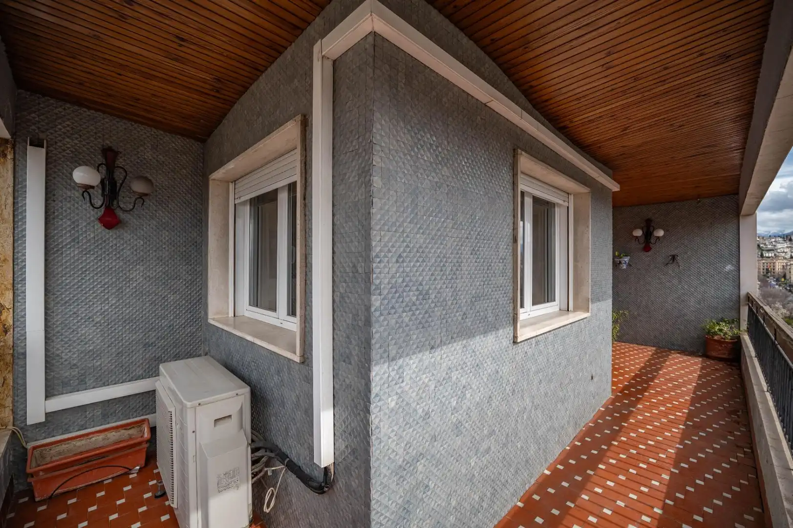 Vista exterior de Piso en venta en Granada con Terraza, Trastero y Balcón