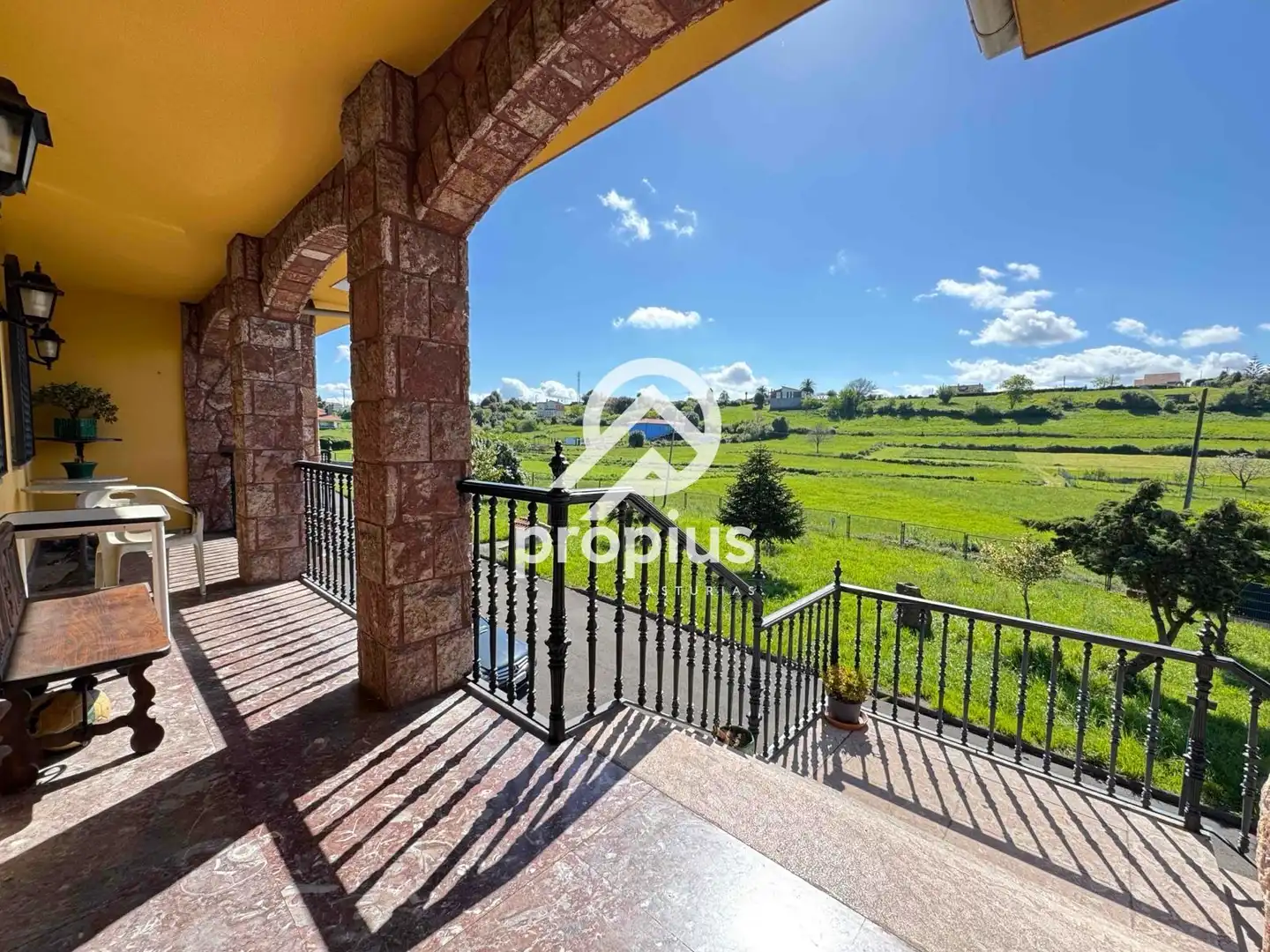 Vista exterior de Casa o chalet en venta en Avilés con Calefacción, Jardín privado y Parquet
