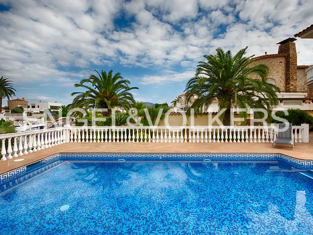 Casa con terrazza in vendita a Carrer Cap Ras, imagen 3