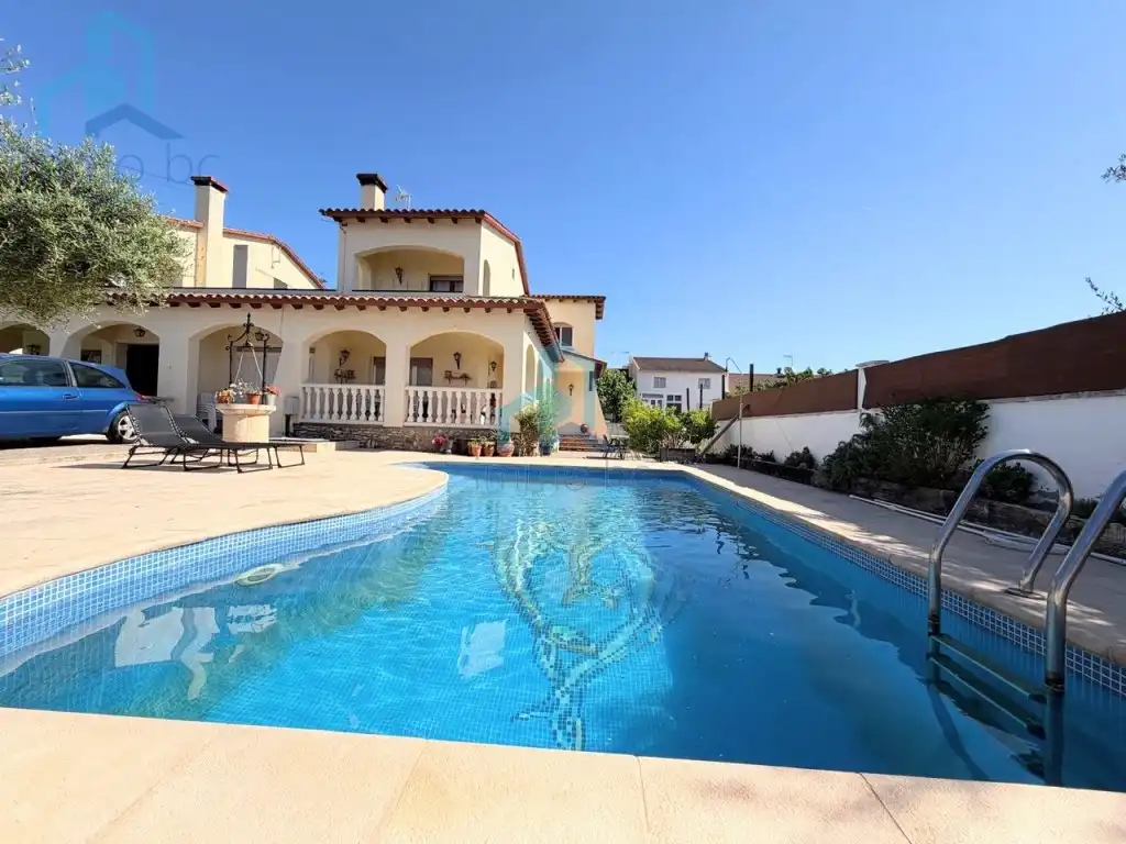 Swimming pool of Detached homes for sale in Creixell