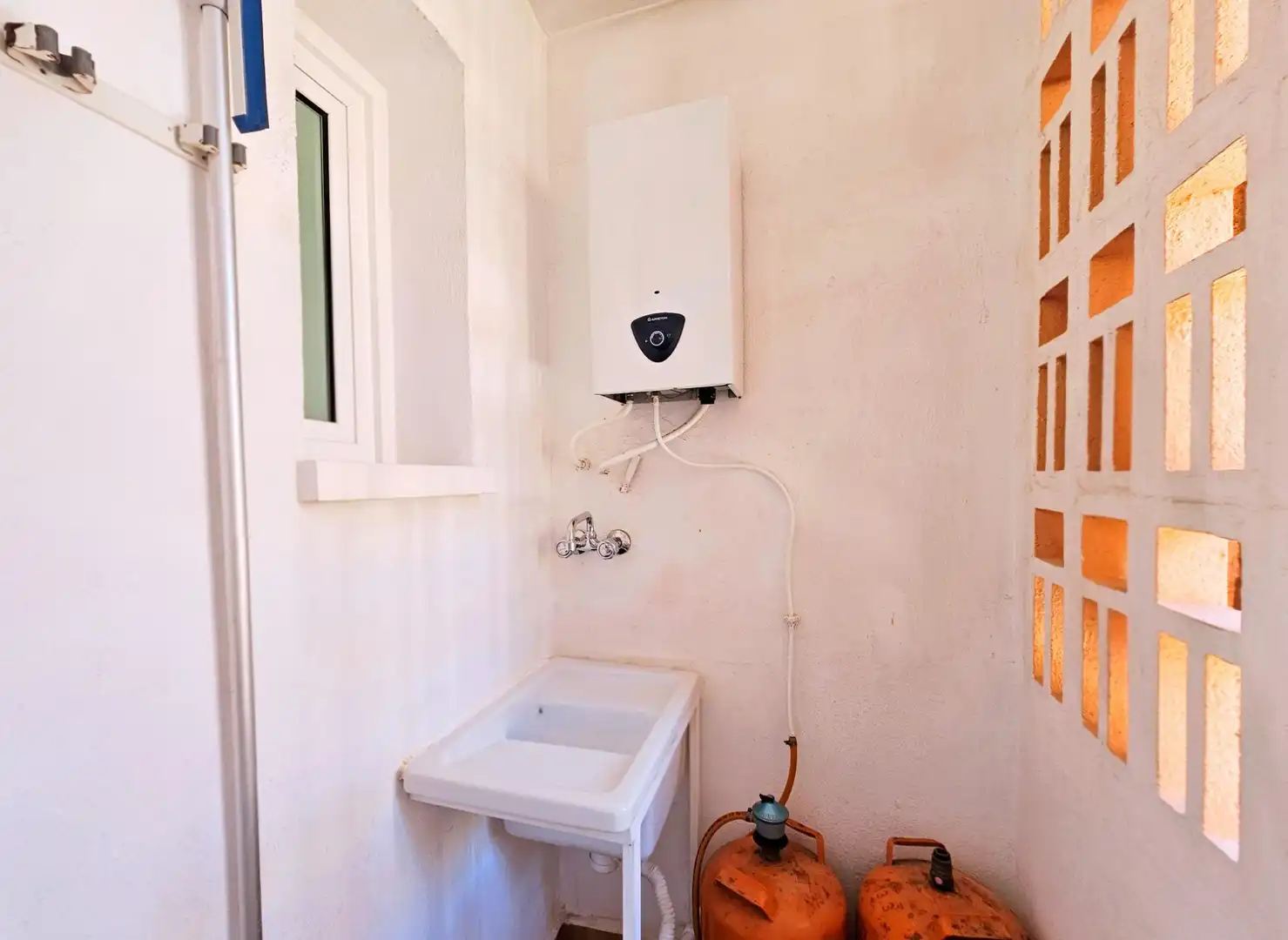 Badezimmer von Wohnung zum Verkauf in La Manga del Mar Menor mit Möbliert, Balkon und Alarm