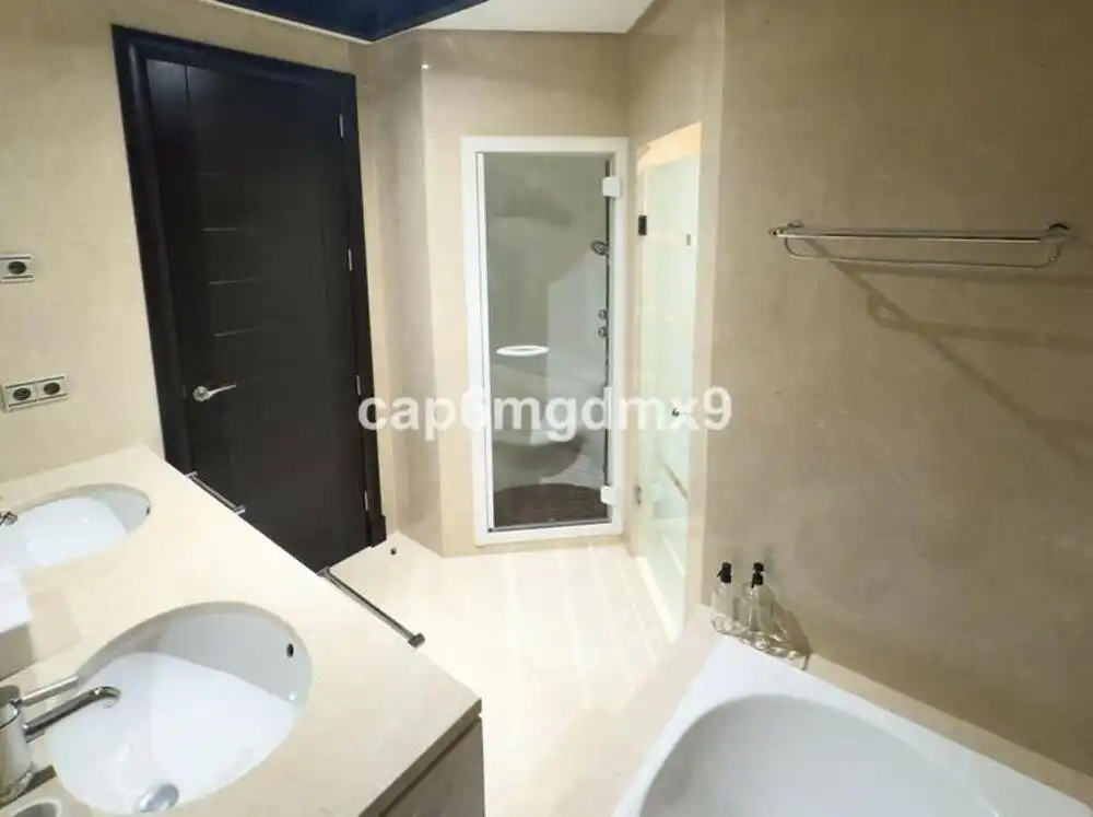 Bathroom of Attic for rent in Marbella  with Air Conditioner, Terrace and Storage room
