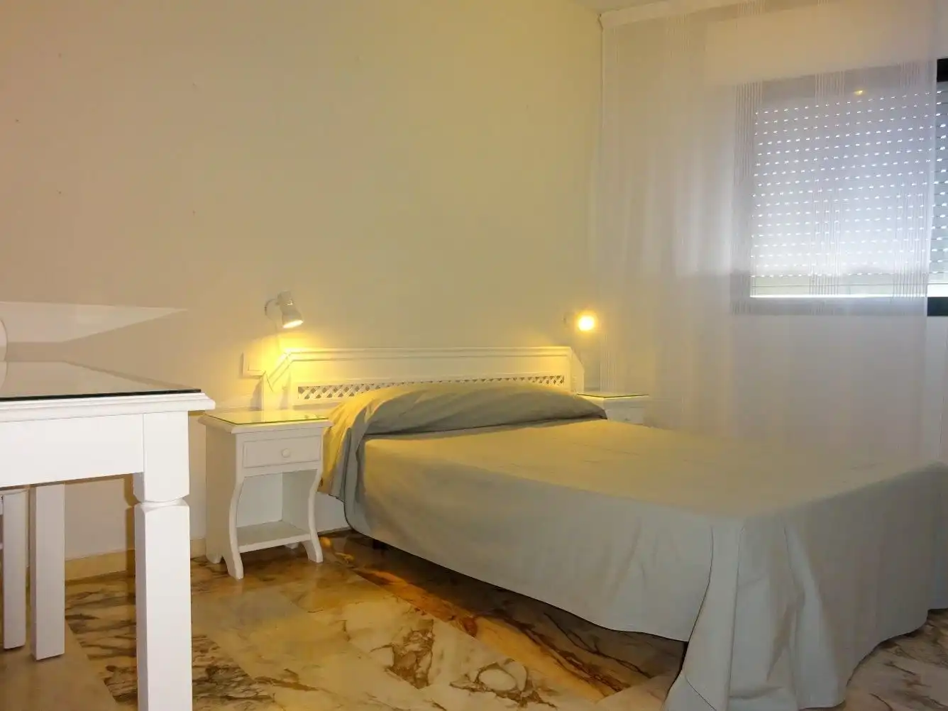 Habitación de Estudio de alquiler en Sevilla con Aire acondicionado, Calefacción y Amueblado