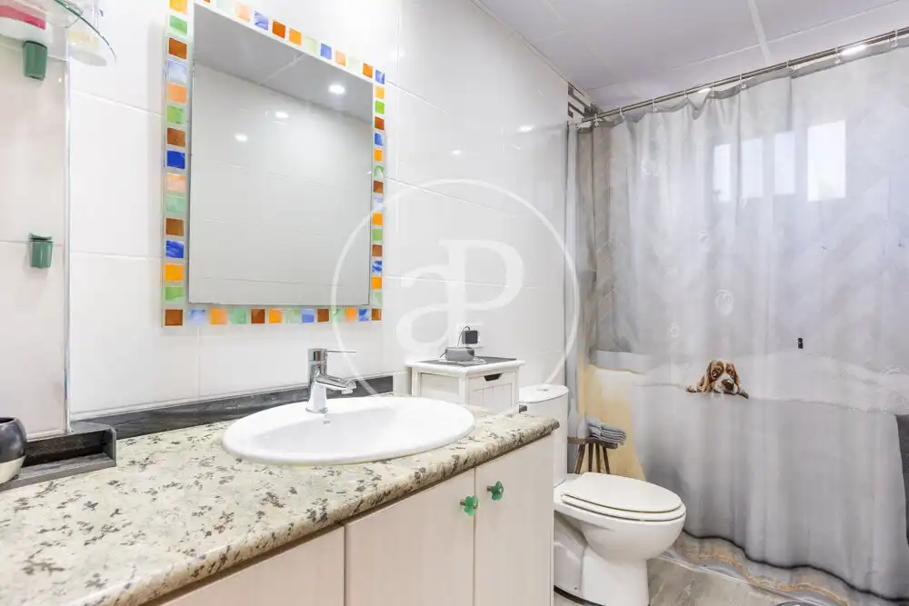 Bathroom of Houses for sale in Riba-roja de Túria  with Air Conditioner, Heating and Private garden