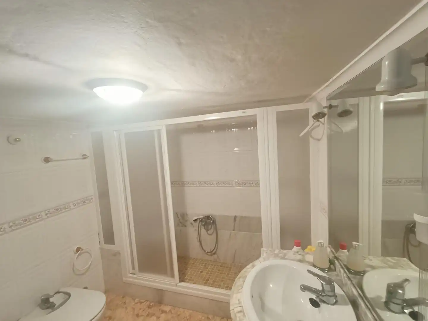 Baño de Casa adosada en venta en Villarta de San Juan con Calefacción, Terraza y Balcón