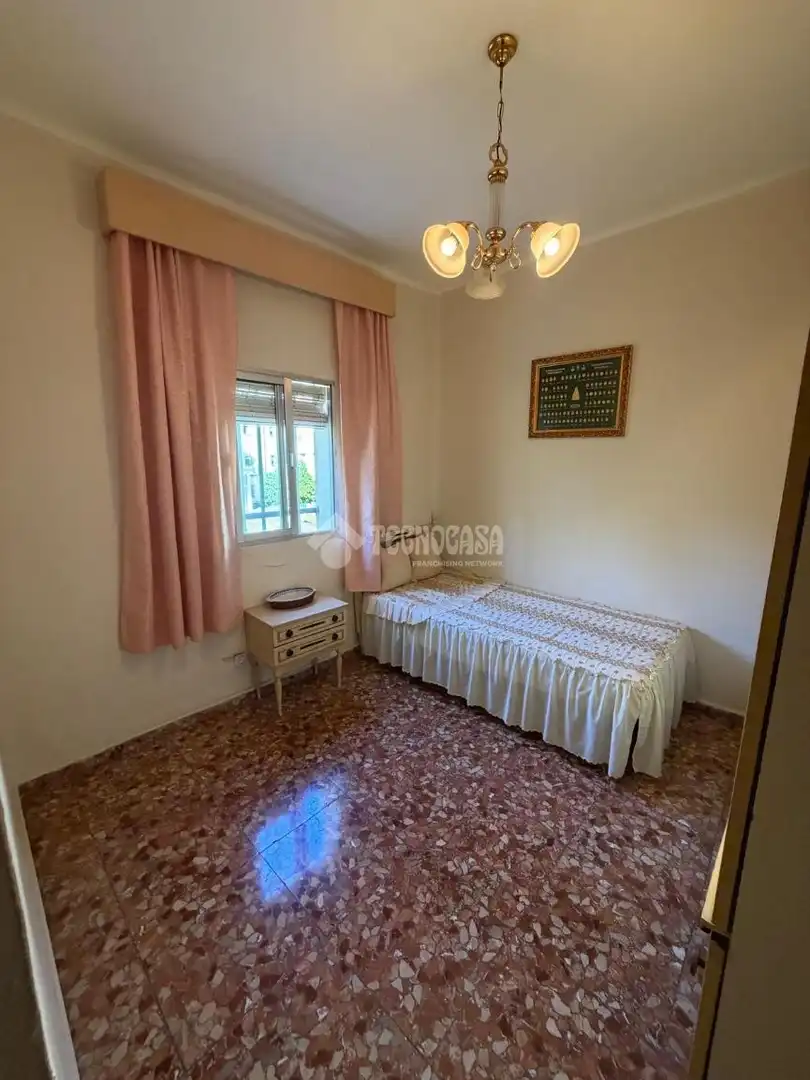 Bedroom of Flat for sale in Sevilla  with Air Conditioner and Furnished