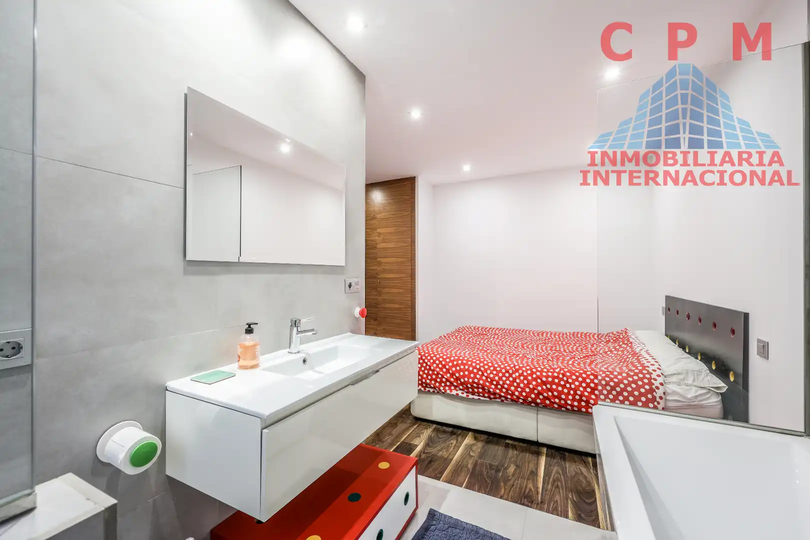 Bathroom of Flat for rent in Madrid  with Air Conditioner, Heating and Parquet flooring