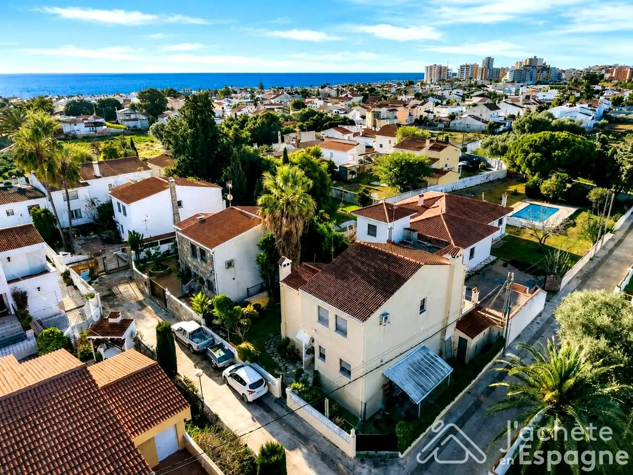 Vista exterior de Casa o xalet en venda en Vinaròs amb Aire condicionat, Jardí privat i Terrassa