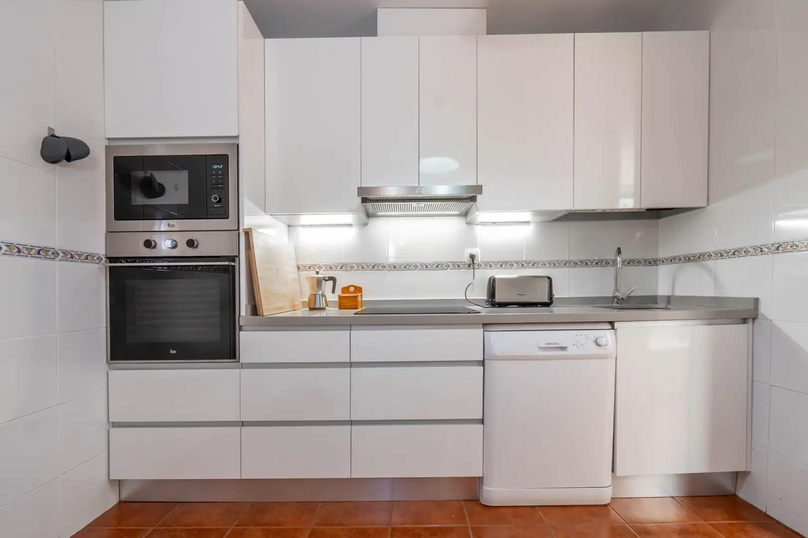 Kitchen of Flat for share in Granada  with Heating and Furnished