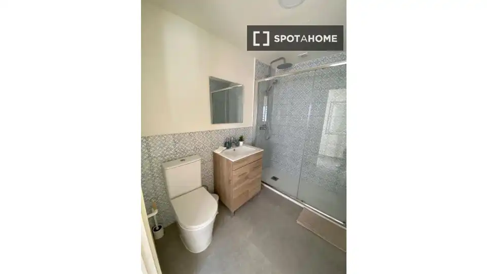 Baño de Piso de alquiler en Valencia con Aire acondicionado, Calefacción y Amueblado