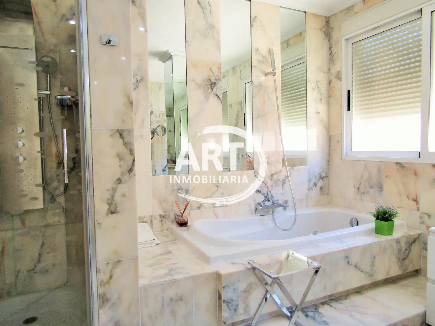 Bathroom of Buildings for sale in Mislata